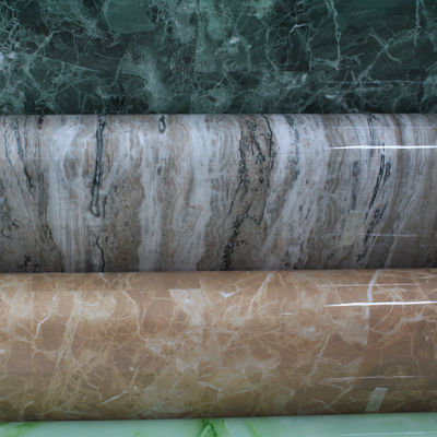 PVC-Dekorationsplatte mit hohem Glanz für Küchenschränke, hergestellt durch Vakuum-Membranpressverfahren.